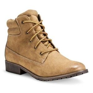 BROWN SHORTI LIKE TIMBERLAND BOOTS